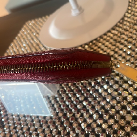 LOW START Louis Vuitton Red Verni zip around wallet - Picture 13 of 16